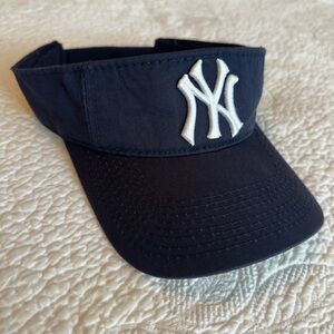 New York Yankees sun visor cap